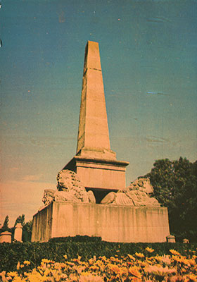 Obeliscul cu lei
